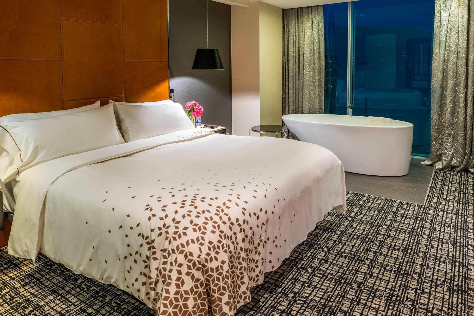 Renaissance Santiago By Marriott Hotel Exterior photo